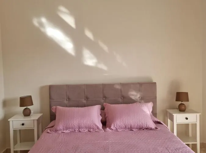 Ma Maison Rose Apartment Kremastí